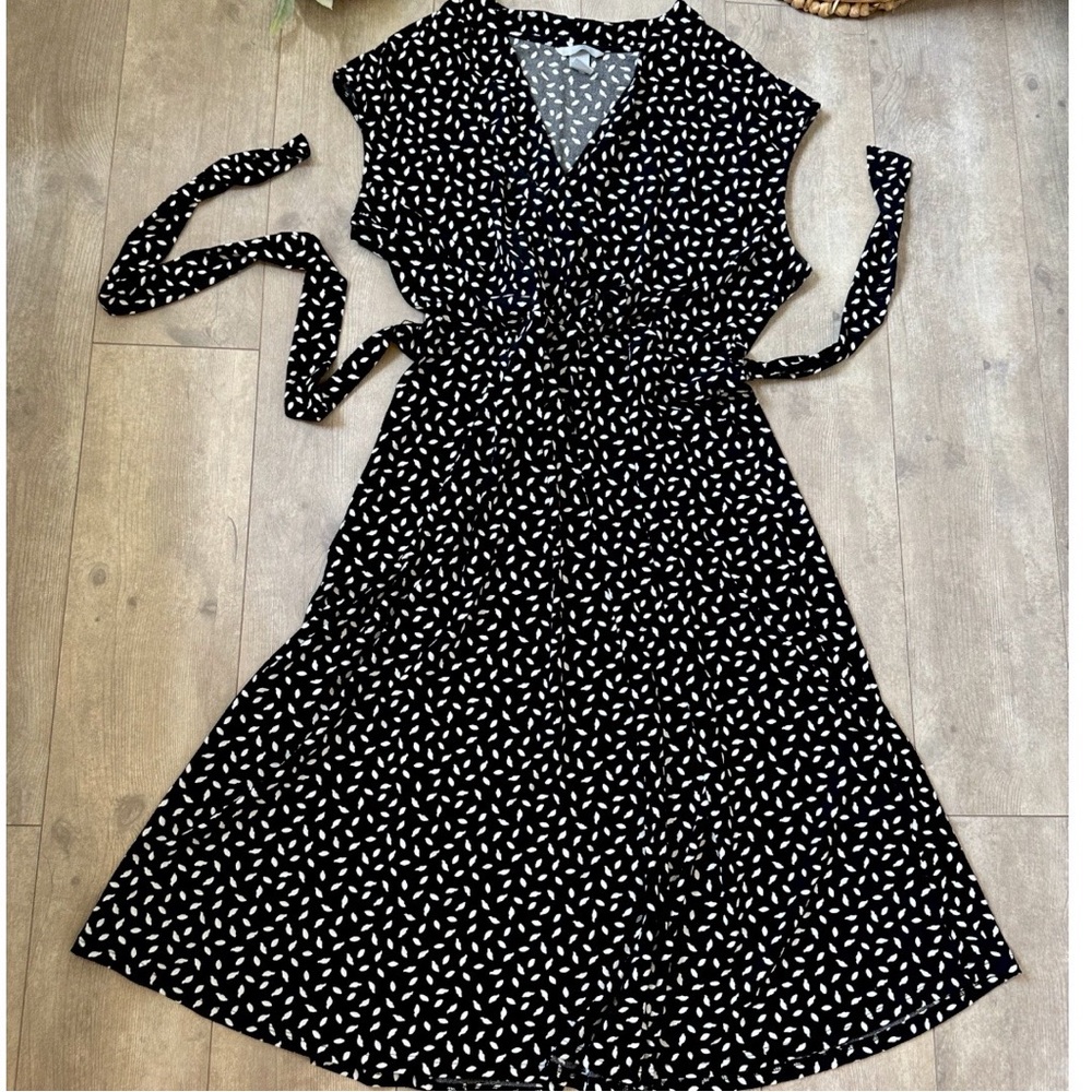 H&M Women’s Black and White Patterned Dress With Tie Waist Belt Stretchy Elegant - Picture 5 of 15